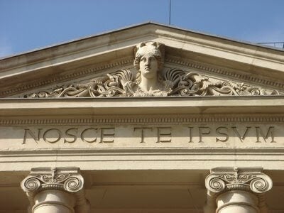 Conócete a ti mismo” Platón.