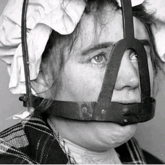 «LA BRIDA DEL&nbsp;REGAÑO»